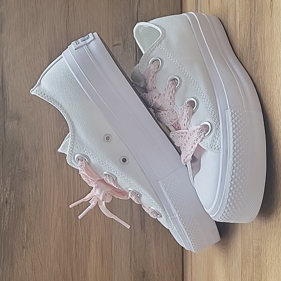 Converse platform Brand new in the box. - Picture 2 of 13